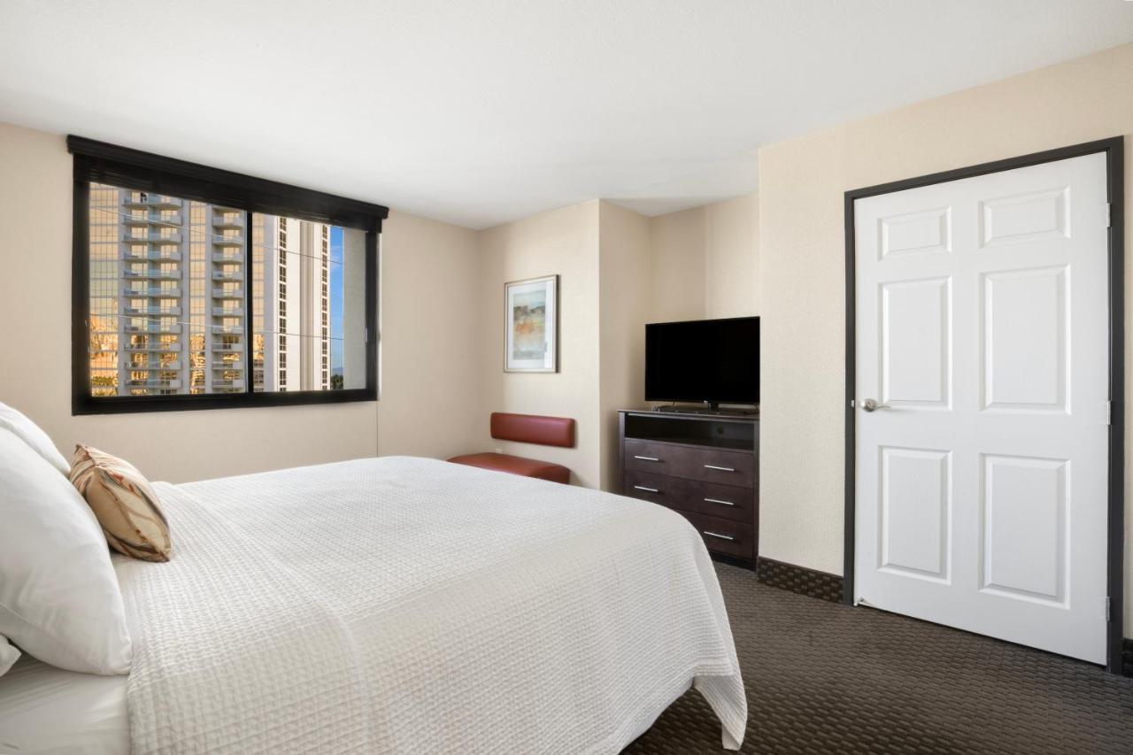 Deluxe Two-Bedroom Suite,1498972984:JPEG