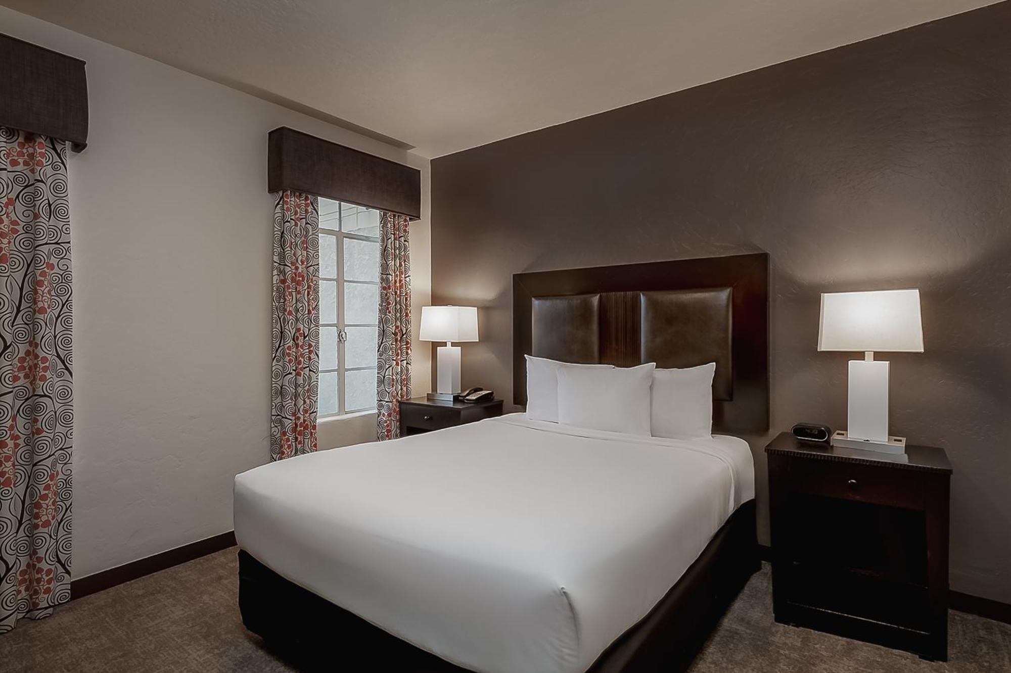 Queen Room,1742640860:JPEG
