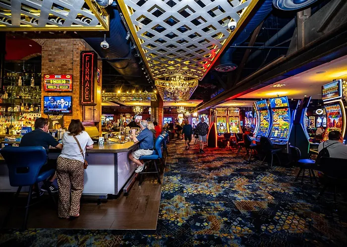 Jacuzzi hotel: Downtown Grand Hotel & Casino
